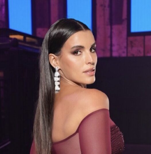 ⭐⭐⭐⭐⭐<br><br><span style="color:#EABE3F; font-size:40px; font-family:serif; line-height:10px;">“</span>Me gustaría poner en valor el currazo de la agencia con la que contrate este viaje con spot.explorers porque se lo merecen de verdad, no podría haber encontrado una agencia mejor para este tipo de experiencias, hacen viajes muy únicos y especiales, fuera del típico turismo y tengo que decir que está forma de viajar me lo llevo en mi experiencia de vida para siempre. Pablo y Bianca nos han cuidado muchísimo, han sido súper profesionales y el itinerario ha sido un sueño<span style="color:#EABE3F; font-size:40px; font-family:serif; line-height:10px;">”</span>